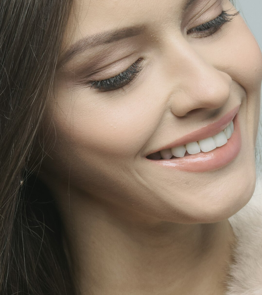 Portrait of a smiling woman with brown hair
